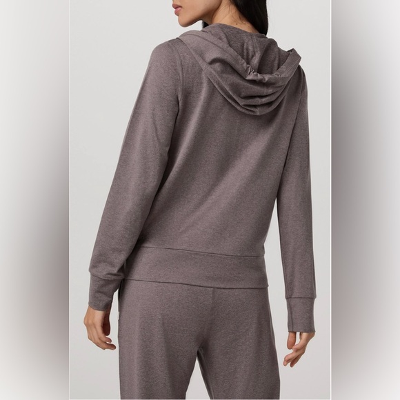 Vuori Halo Performance Hoodie 2.0 - Picture 2 of 10